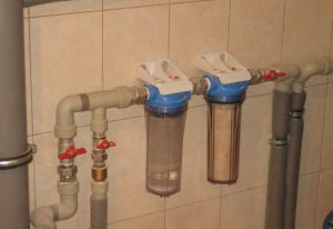 Установка проточного фильтра для воды в Москве