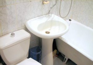 Установка раковины тюльпан в ванной в Москве